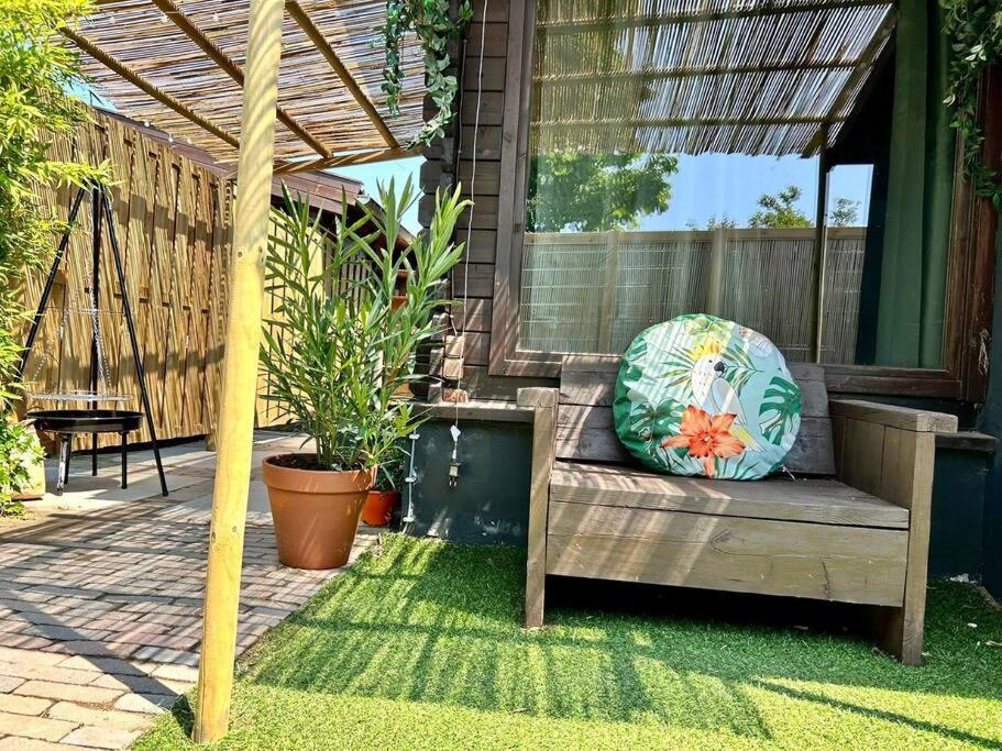 Jungle Style Lodge With Jacuzzi ,Sauna And Garden Near Amsterdam Vijfhuizen Eksteriør billede