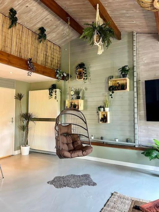 Jungle Style Lodge With Jacuzzi ,Sauna And Garden Near Amsterdam Vijfhuizen Eksteriør billede