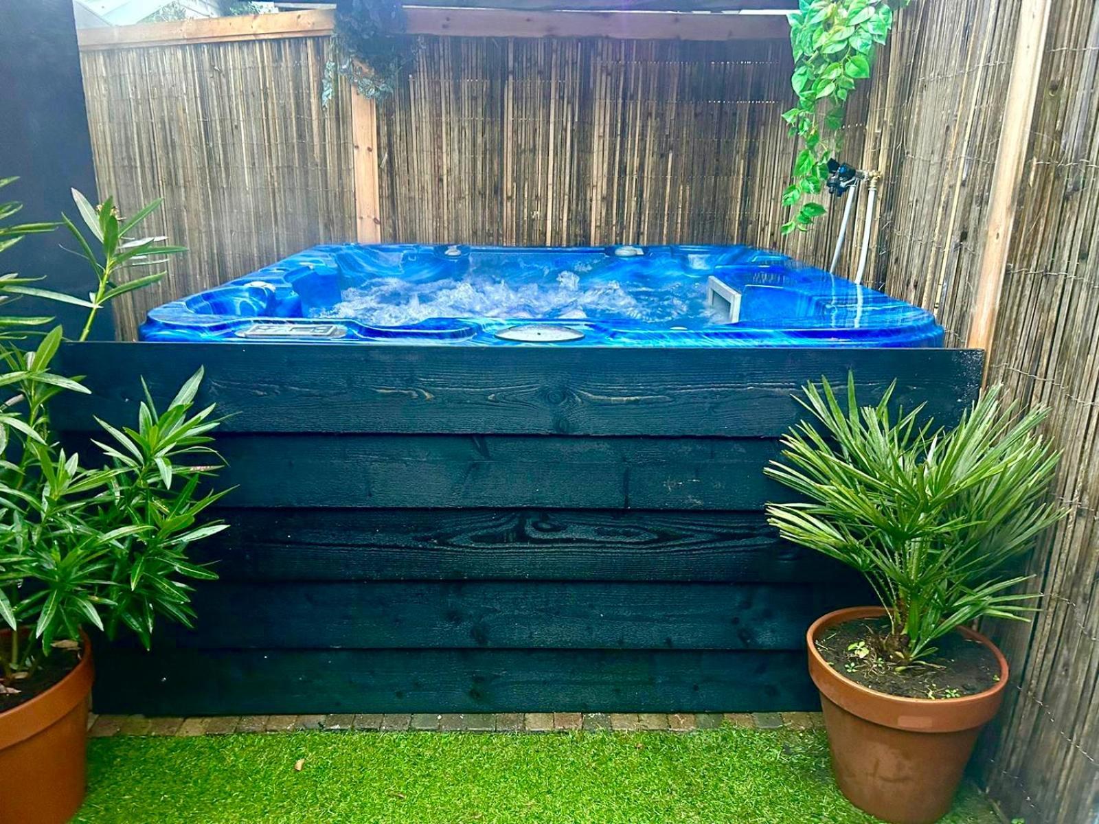 Jungle Style Lodge With Jacuzzi ,Sauna And Garden Near Amsterdam Vijfhuizen Eksteriør billede