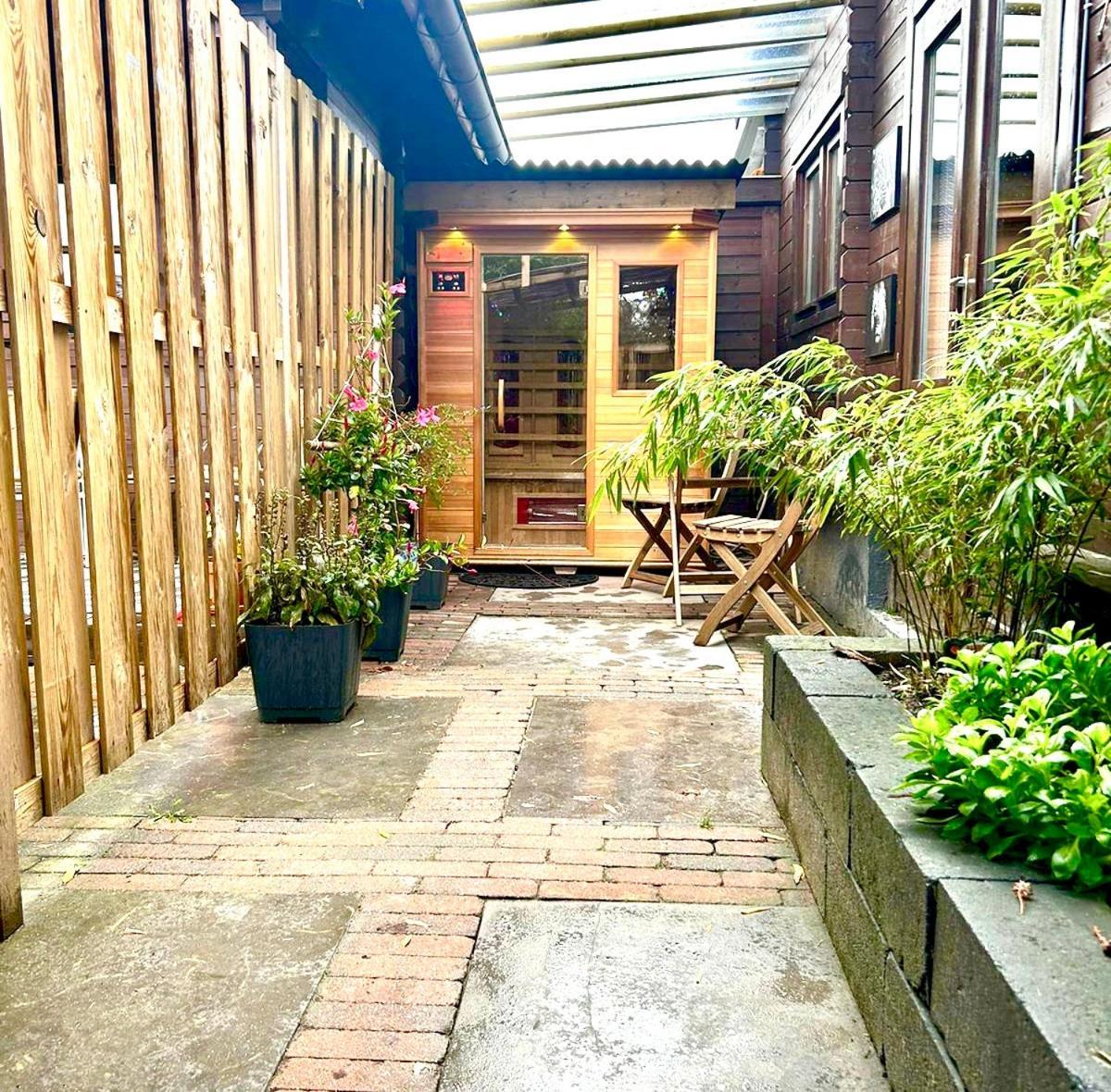 Jungle Style Lodge With Jacuzzi ,Sauna And Garden Near Amsterdam Vijfhuizen Eksteriør billede